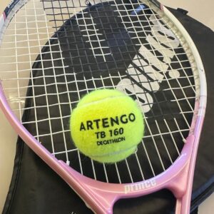 Raquete Prince Pink 26 Usada + 03 bolas de tênis TB 160 Decathlon Novas